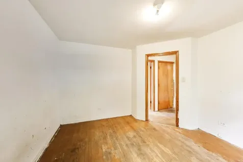 5160 West Sunnyside Avenue Chicago IL 60630