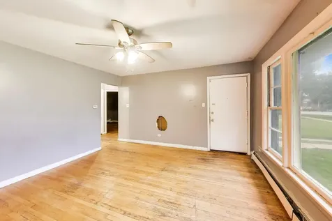 5160 West Sunnyside Avenue Chicago IL 60630