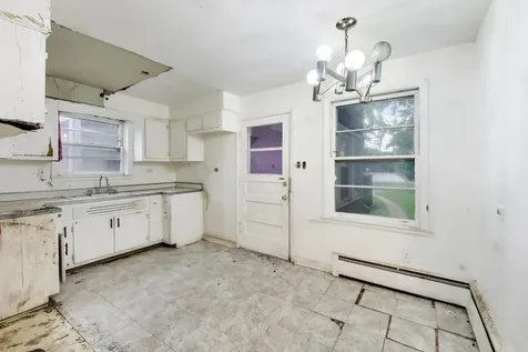 5160 West Sunnyside Avenue Chicago IL 60630