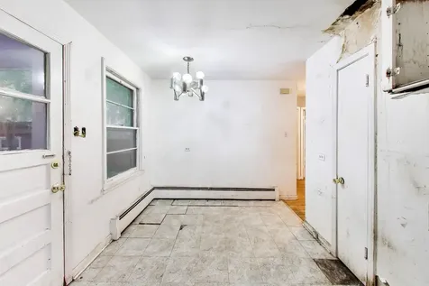 5160 West Sunnyside Avenue Chicago IL 60630