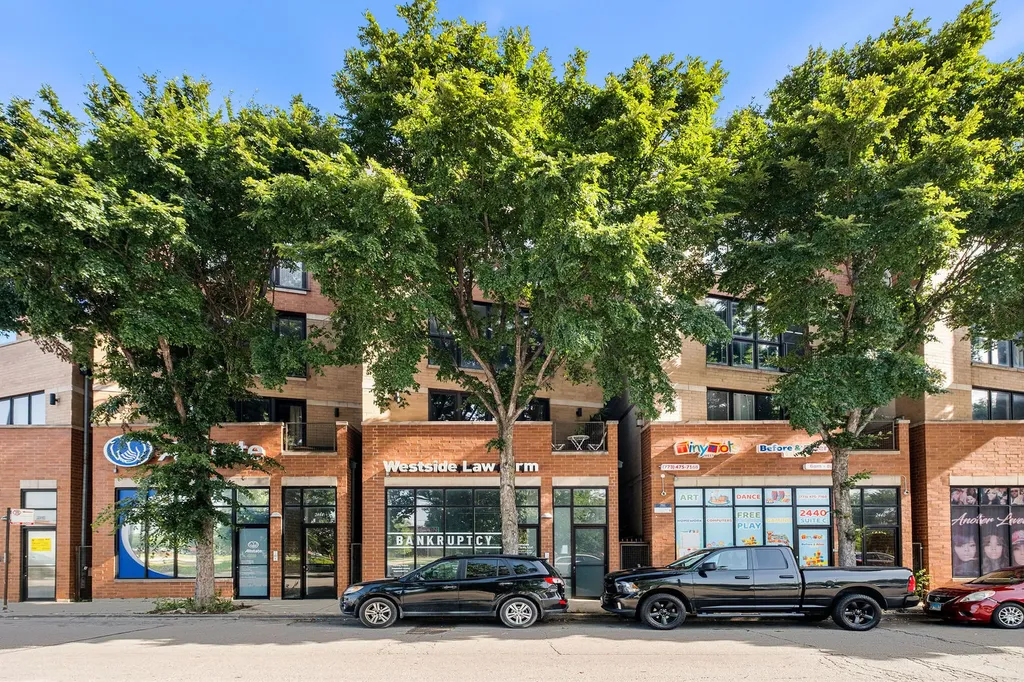 2442 West Madison Street Chicago IL 60612