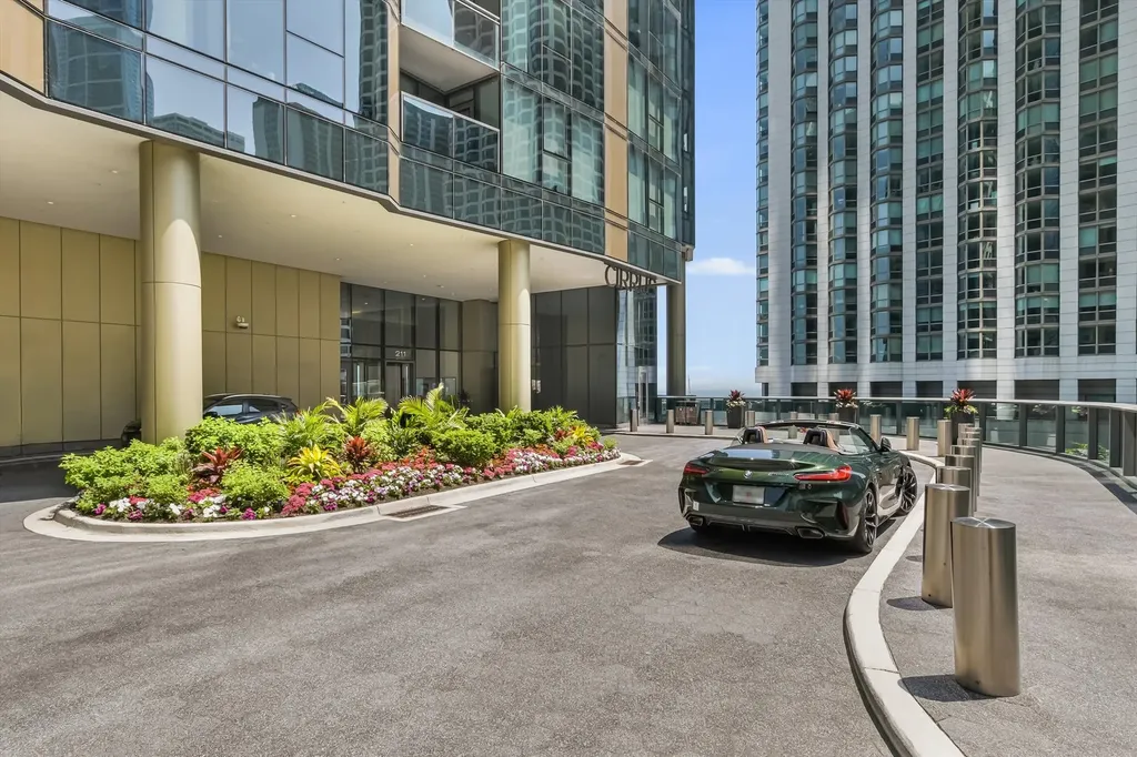 211 North Harbor Drive Chicago IL 60601