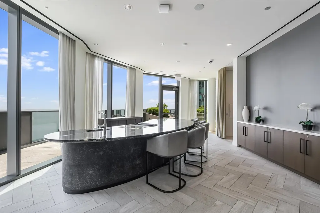 211 North Harbor Drive Chicago IL 60601