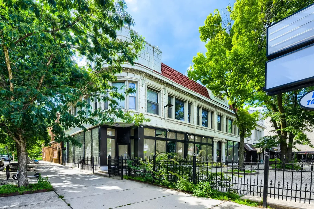 6740 North Sheridan Road Chicago IL 60626