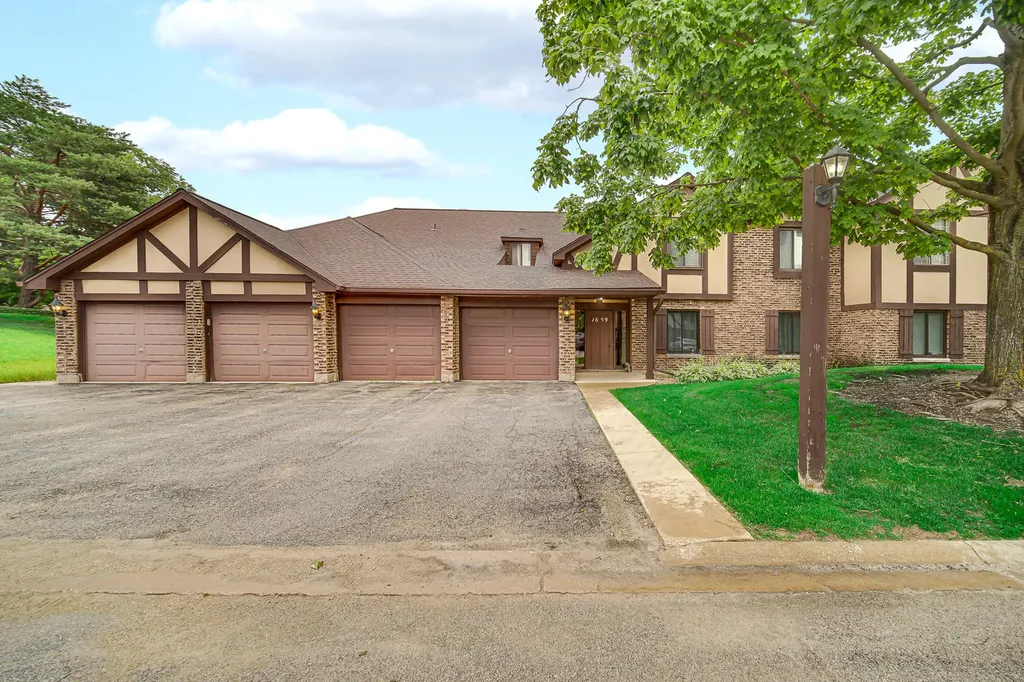 1659 Dover Court Wheaton IL 60189