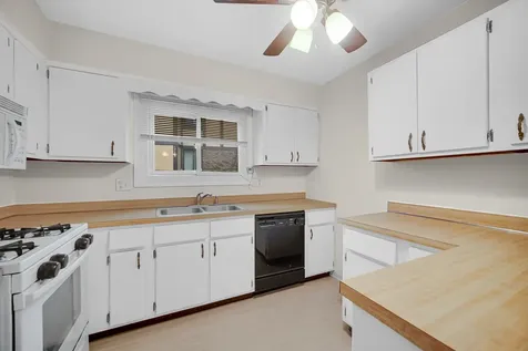 1659 Dover Court Wheaton IL 60189
