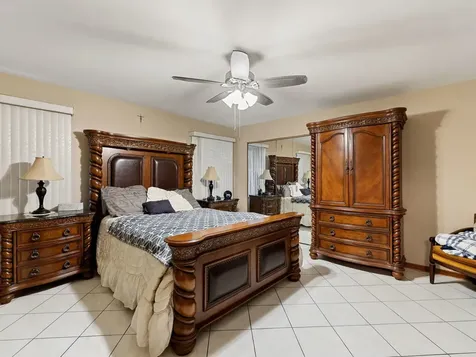 8729 West Summerdale Avenue Chicago IL 60656