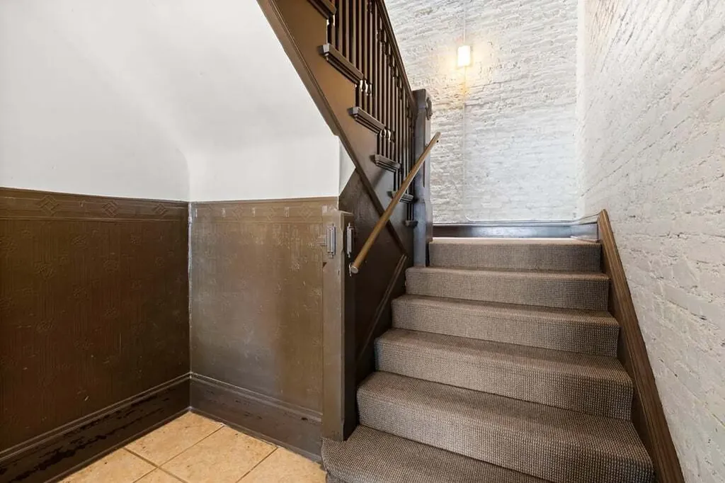 735 West Waveland Avenue Chicago IL 60613