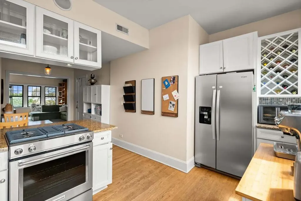 735 West Waveland Avenue Chicago IL 60613