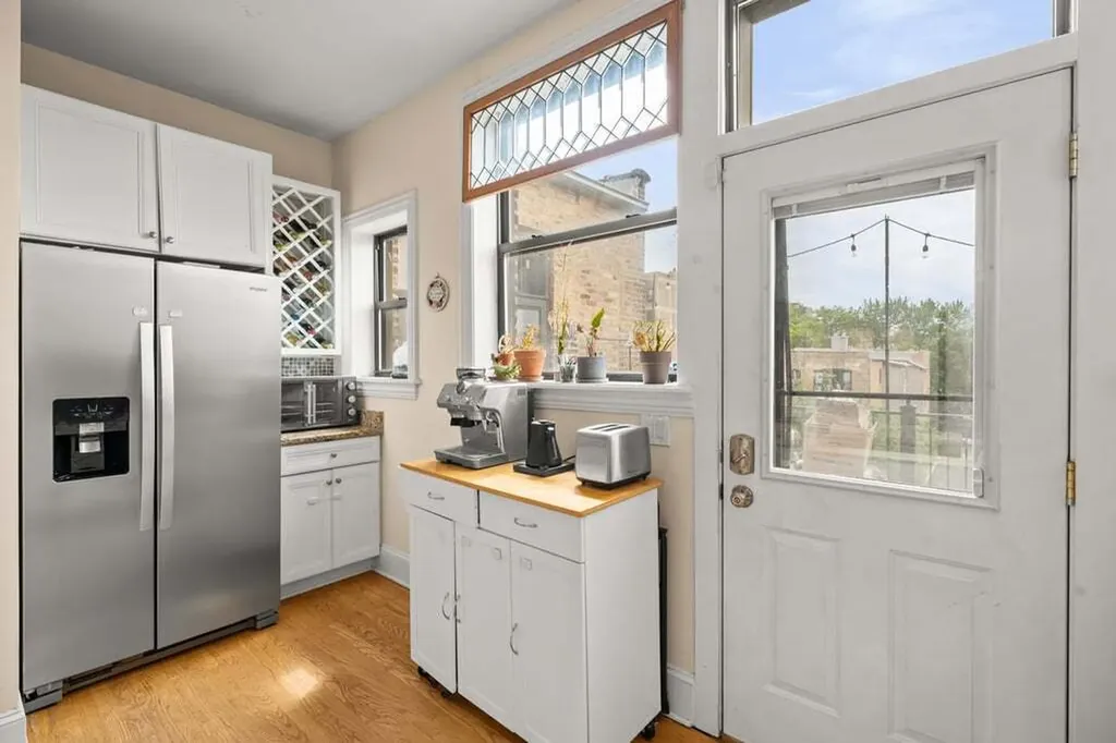 735 West Waveland Avenue Chicago IL 60613