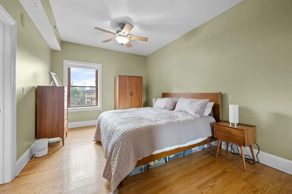 735 West Waveland Avenue Chicago IL 60613