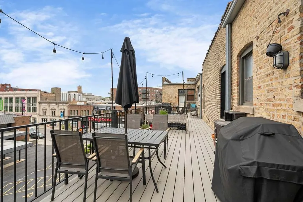 735 West Waveland Avenue Chicago IL 60613