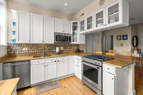 735 West Waveland Avenue Chicago IL 60613