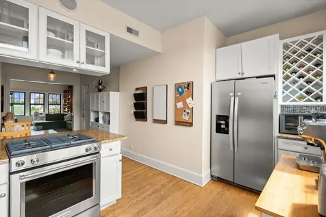 735 West Waveland Avenue Chicago IL 60613