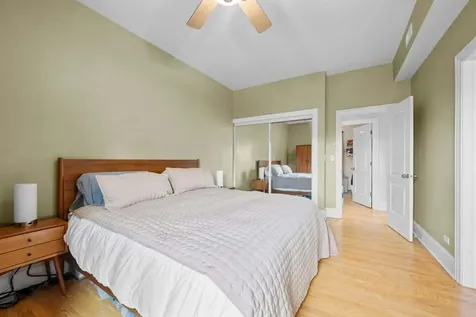 735 West Waveland Avenue Chicago IL 60613