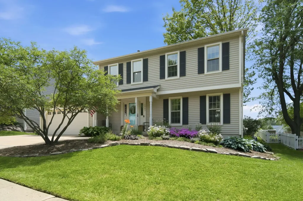 1907 Jeanette Avenue St. Charles IL 60174