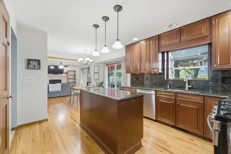 1907 Jeanette Avenue St. Charles IL 60174