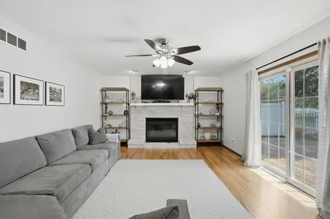 1907 Jeanette Avenue St. Charles IL 60174