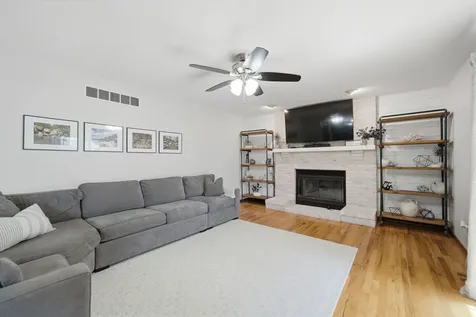 1907 Jeanette Avenue St. Charles IL 60174