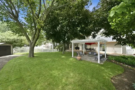 1907 Jeanette Avenue St. Charles IL 60174