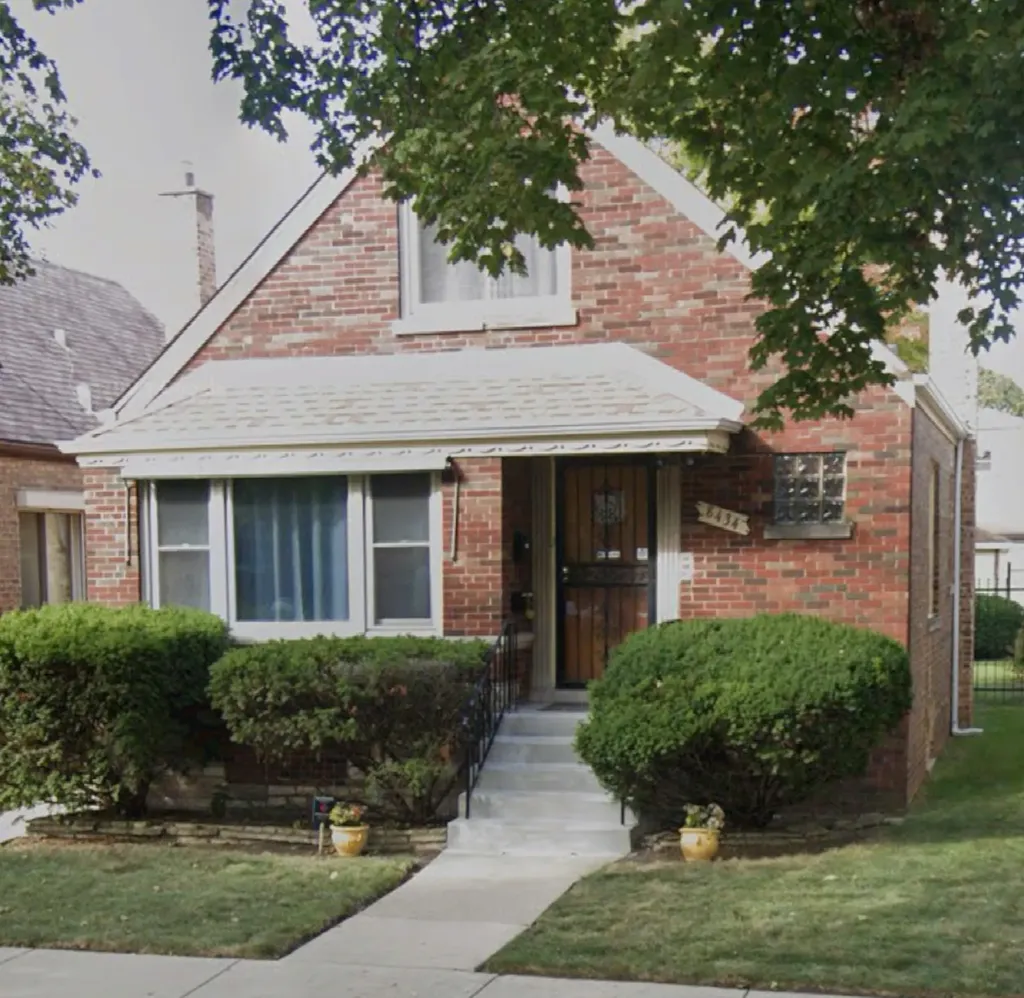 8434 South Luella Avenue Chicago IL 60617