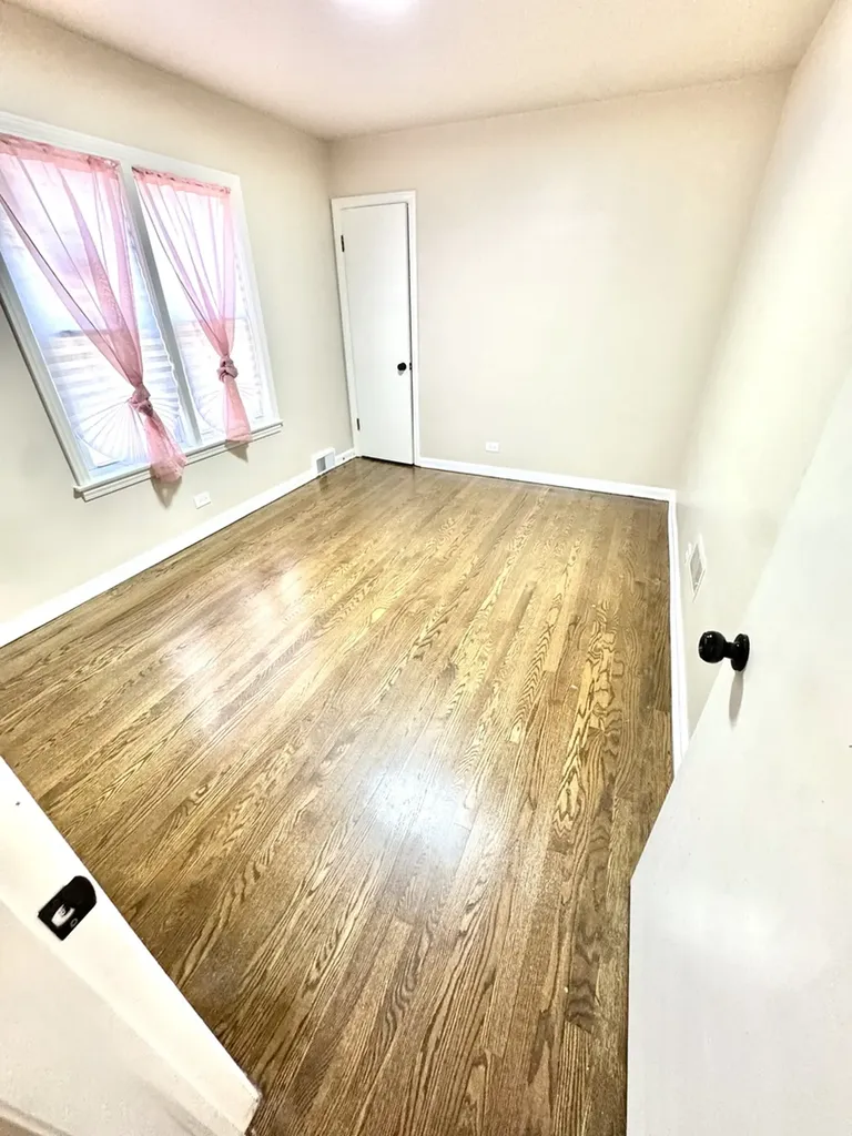 8434 South Luella Avenue Chicago IL 60617
