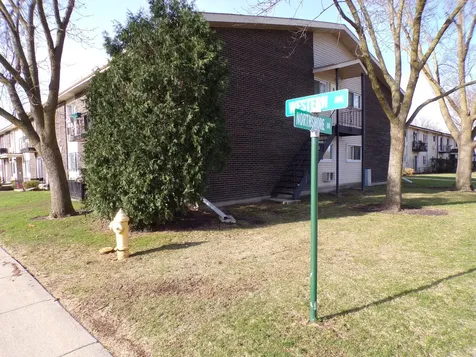 8860 North Western Avenue Des Plaines IL 60016
