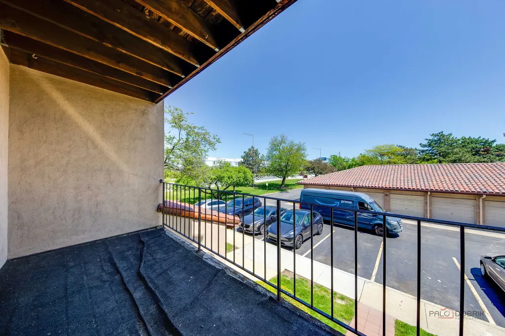 21W581 North Avenue Lombard IL 60148