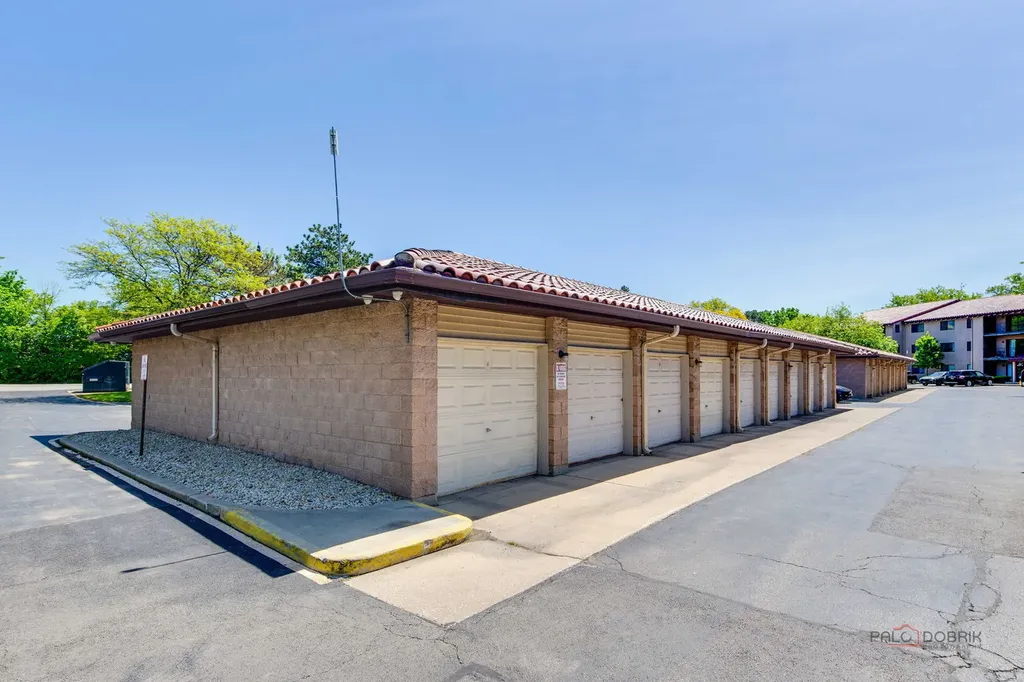 21W581 North Avenue Lombard IL 60148