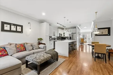 712 North Throop Street Chicago IL 60642