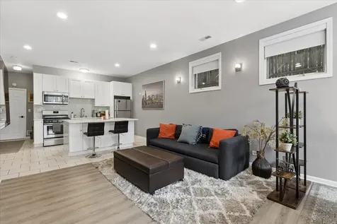 712 North Throop Street Chicago IL 60642