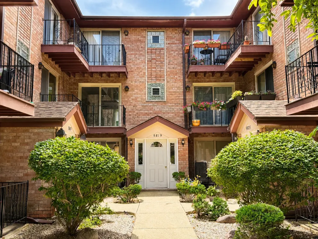 5819 West Higgins Avenue Chicago IL 60630