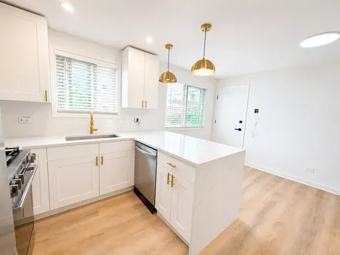 5819 West Higgins Avenue Chicago IL 60630