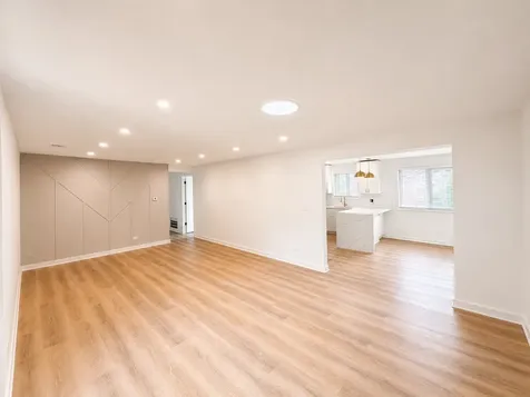 5819 West Higgins Avenue Chicago IL 60630