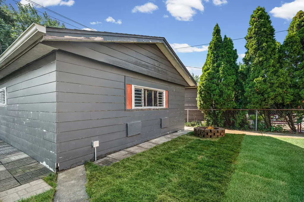 4953 North Meade Avenue Chicago IL 60630