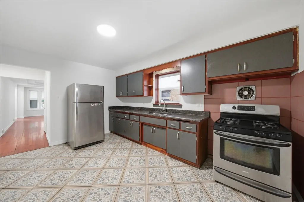7205 South Lawndale Avenue Chicago IL 60629