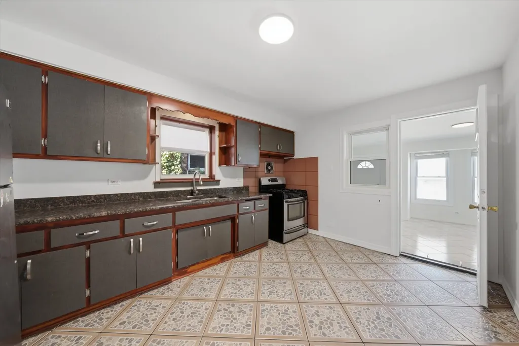 7205 South Lawndale Avenue Chicago IL 60629