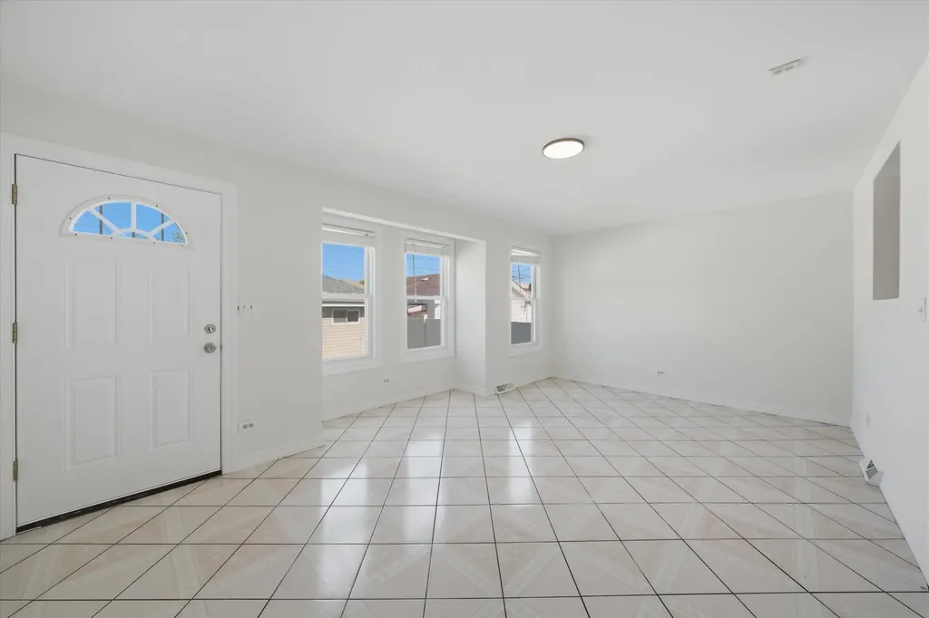 7205 South Lawndale Avenue Chicago IL 60629
