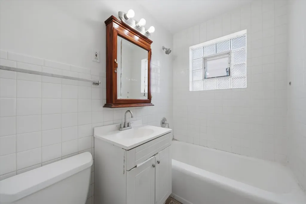 7205 South Lawndale Avenue Chicago IL 60629