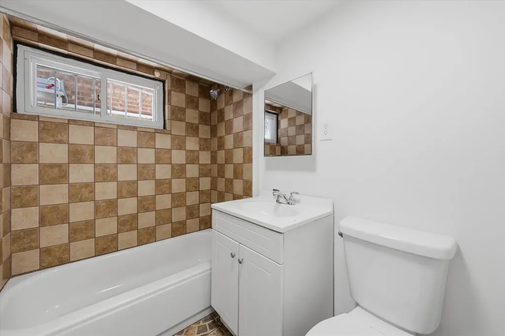 7205 South Lawndale Avenue Chicago IL 60629