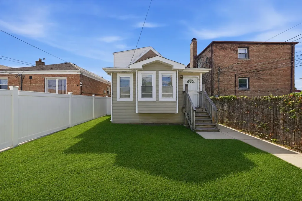 7205 South Lawndale Avenue Chicago IL 60629