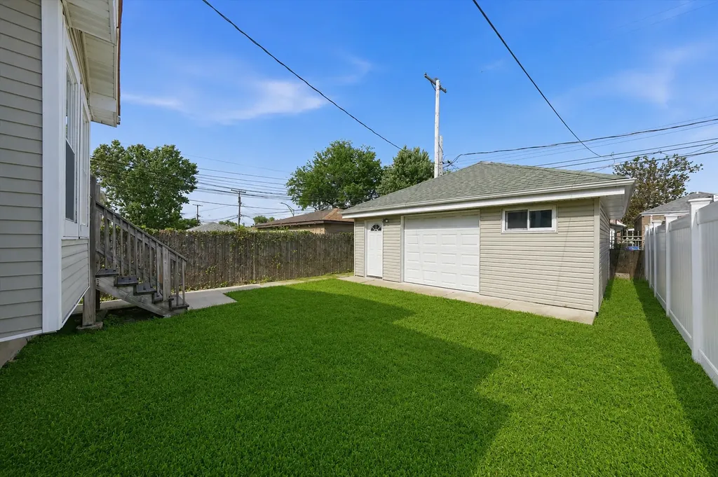 7205 South Lawndale Avenue Chicago IL 60629