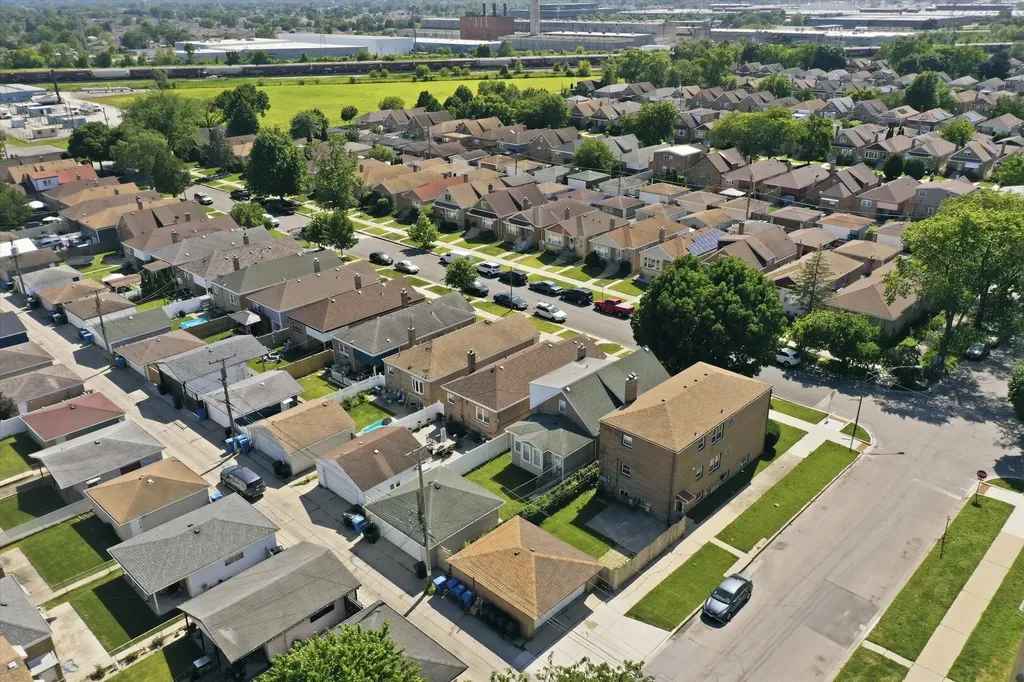 7205 South Lawndale Avenue Chicago IL 60629
