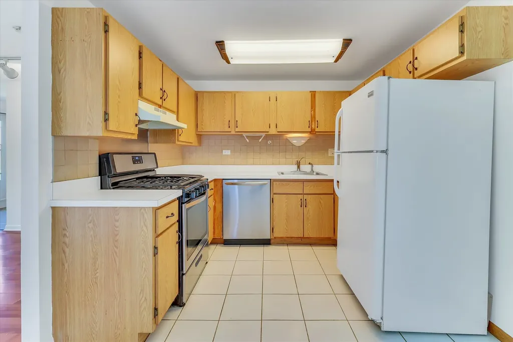 1434 Millbrook Court Schaumburg IL 60193