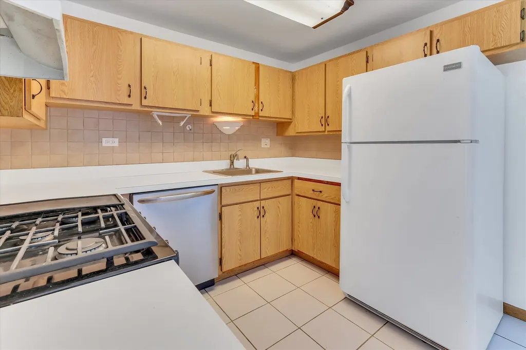 1434 Millbrook Court Schaumburg IL 60193