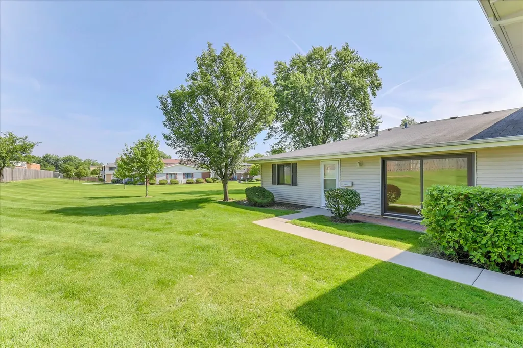 1434 Millbrook Court Schaumburg IL 60193