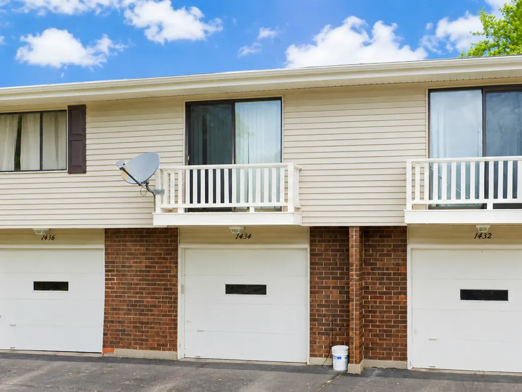 1434 Millbrook Court Schaumburg IL 60193