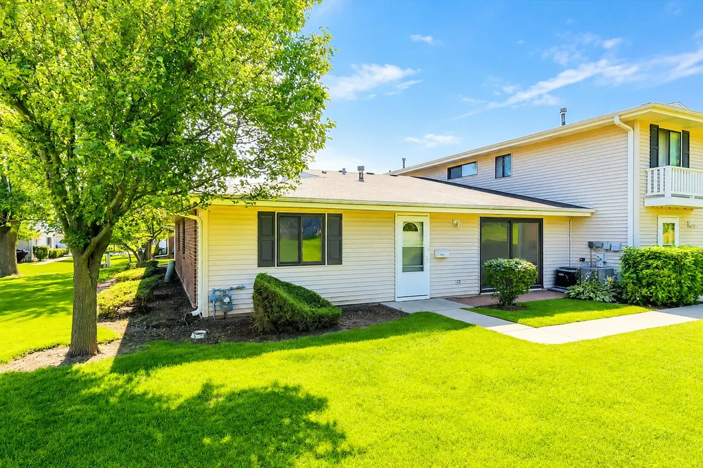 1434 Millbrook Court Schaumburg IL 60193