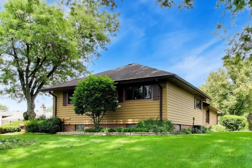 16W671 Fern Street Willowbrook IL 60527