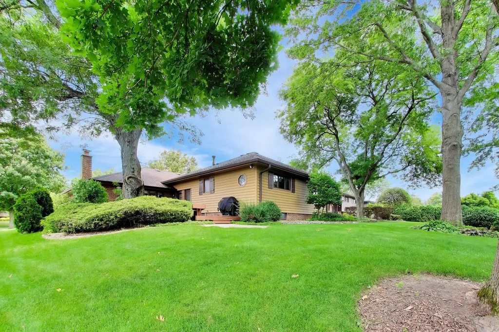 16W671 Fern Street Willowbrook IL 60527